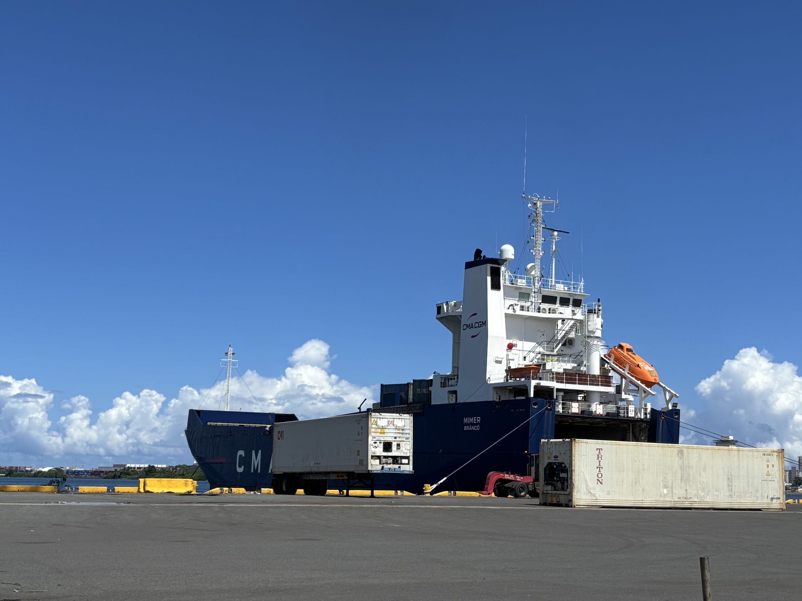 Barco de carga y Contenedores